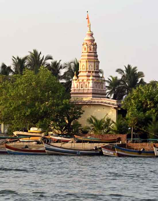 Tarkarli Coast - BOATING IN TARKARLI
